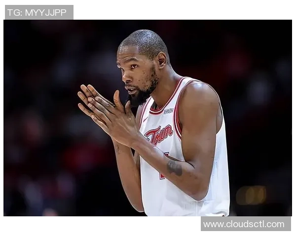 火箭队迎难而上，杜兰特主动让出核心，锋线新星爆发引发期待